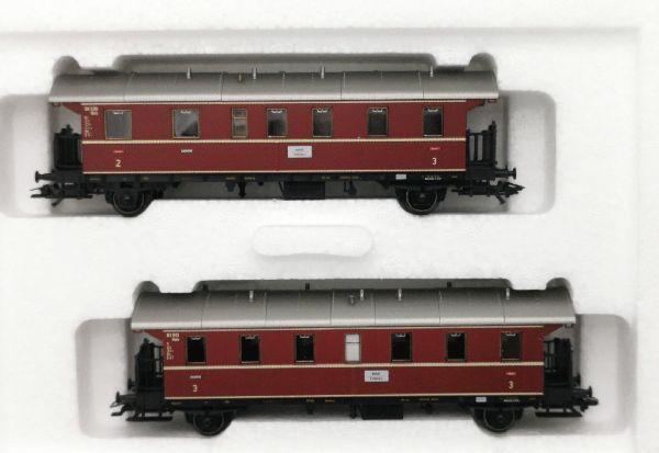 1x BCi 2./3. Klasse mit Wagennr. 36 509 und 1x Ci 3.Klasse mit Wagennr. 83 913.