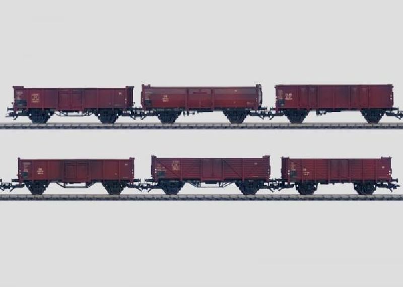 Neuwertig , Vorbild: 6 offene Güterwagen der Deutschen Bundesbahn (DB). Verbandsbauart Om 12. Reichsbahn-Nachbau Omm 37. Umbauwagen Omm 44. Französische/belgische Bauart Ommpu 49/SAAR. Neubauwagen Omm 52. Standard-Umbauwagen Omm 53/EUROP.