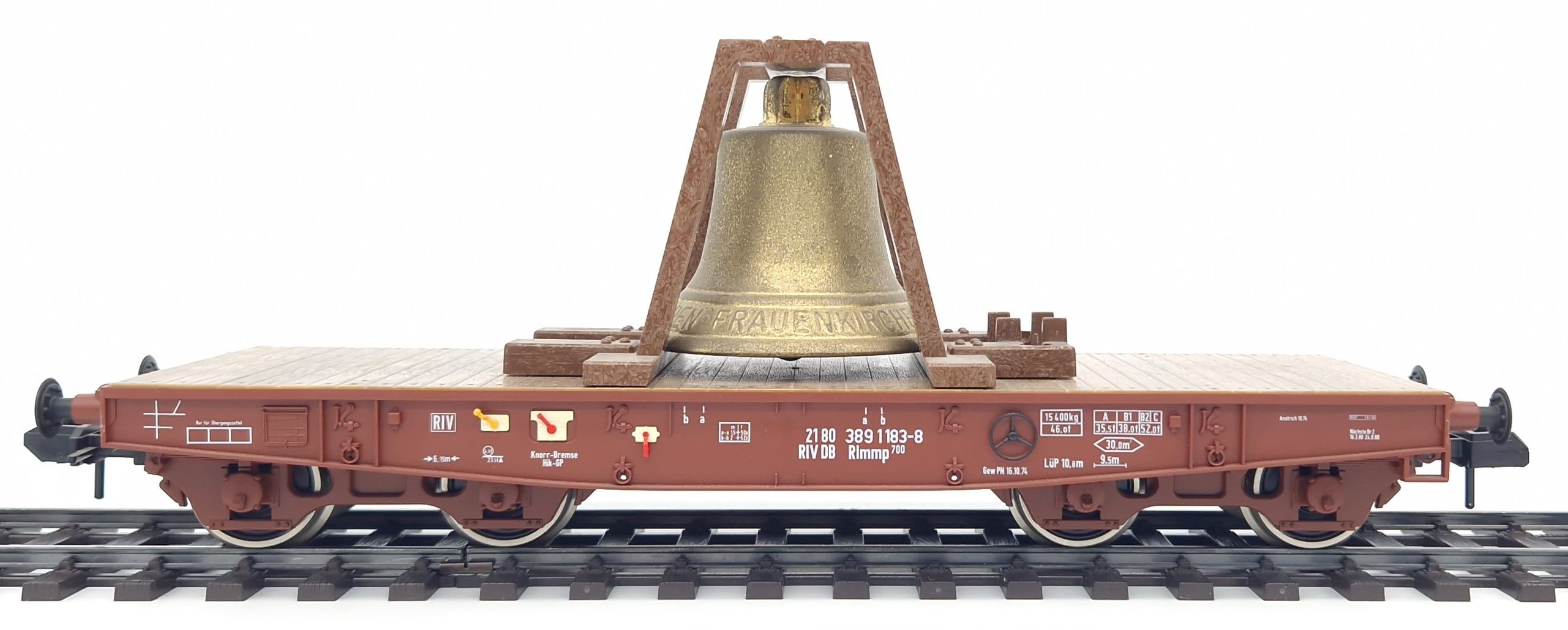 Ausstellungsstück, Karton hat Lagerspuren ,  Schwerlasttransportwagen Rlmmp-700 der DB, beladen mit der Glocke der Dresdner Frauenkirche.