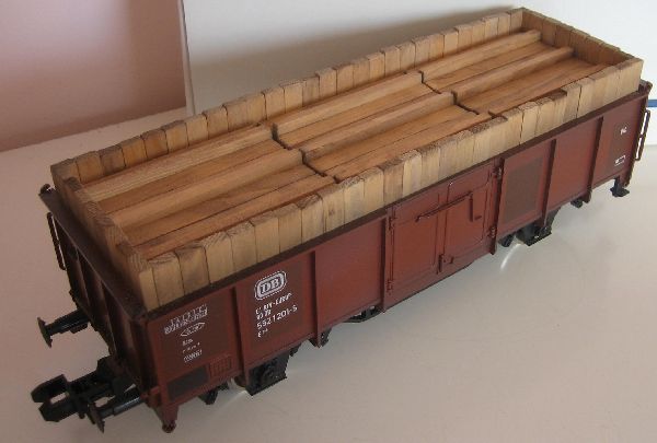 leicht gealtert, mit Echtholzladegut. LüP 31,5 cm