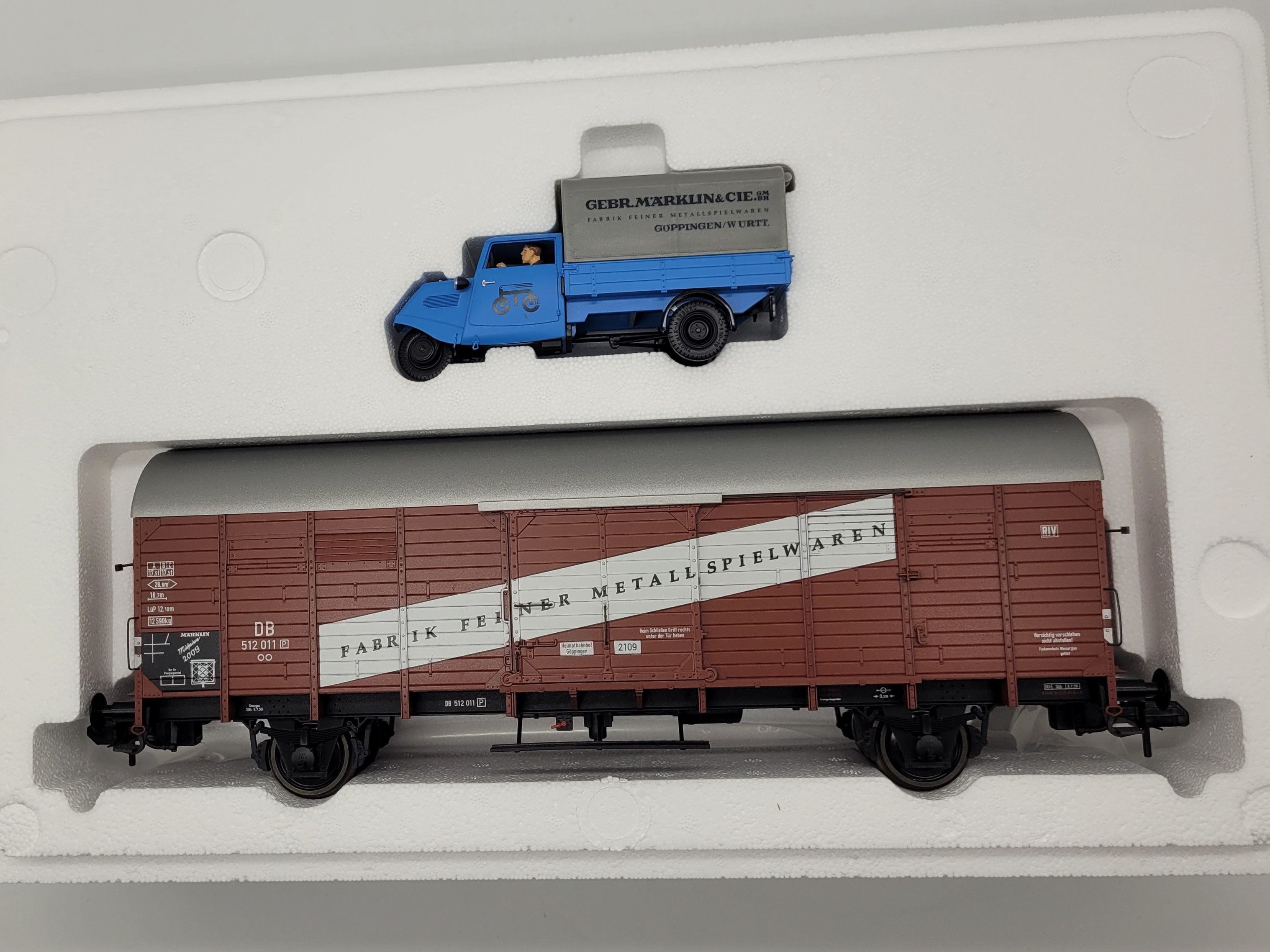 Großraumwagen Gattung Gl Dresden (DB).+1 Tempo Dreirad mit bedruckter Plane.