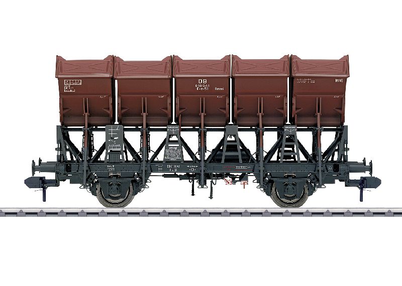 Hauptrahmen und oberer Längsträger mit Abstützung aus Metall. Restliche Teile aus hochwertigem Kunststoff. Vorbildgerecht nachgebildetes Gitterwerk und Schienenzangen. LüP 28,5 cm