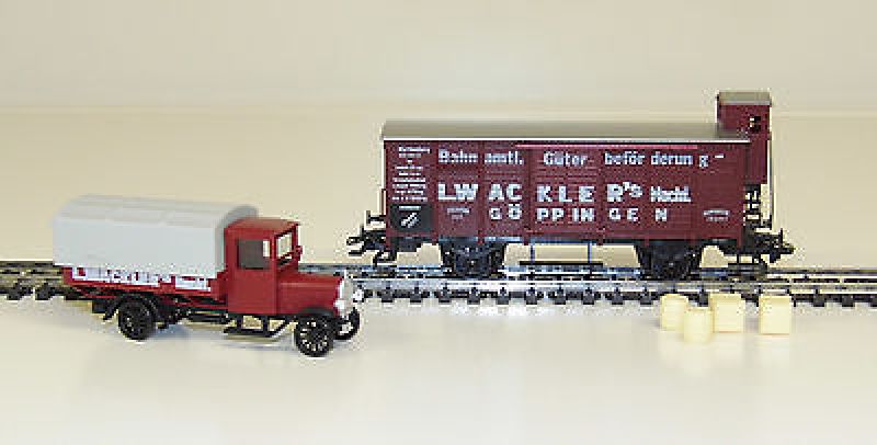 „L.Wackler´s Nachf. Göppingen“ sowie der Wg.-Nr.: 600 093.  Beigefügt ein Oldtimer-LKW in Metallausf