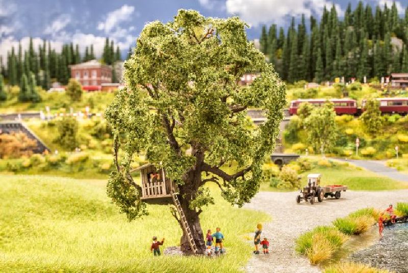 21765 Noch - H0 Baum mit Baumhaus - allgemein