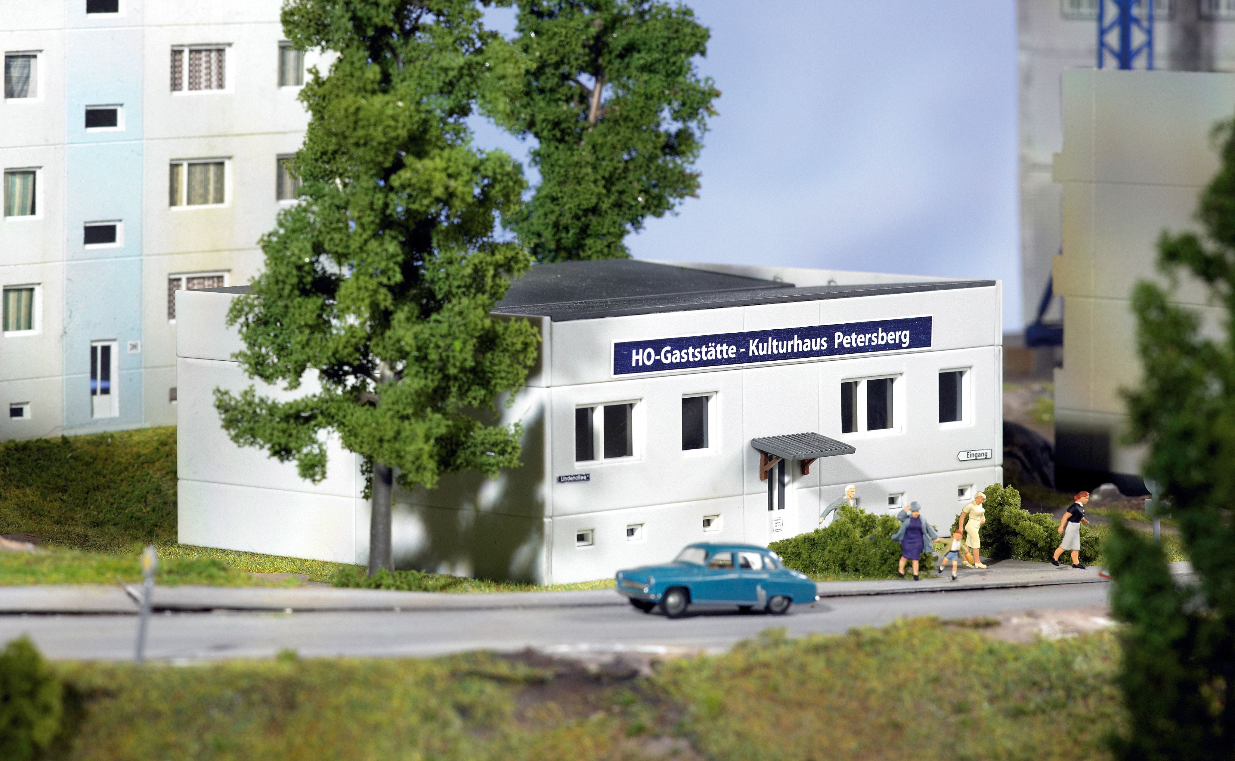 61148 Piko - Plattenbau Gastst�tte - Spur H0