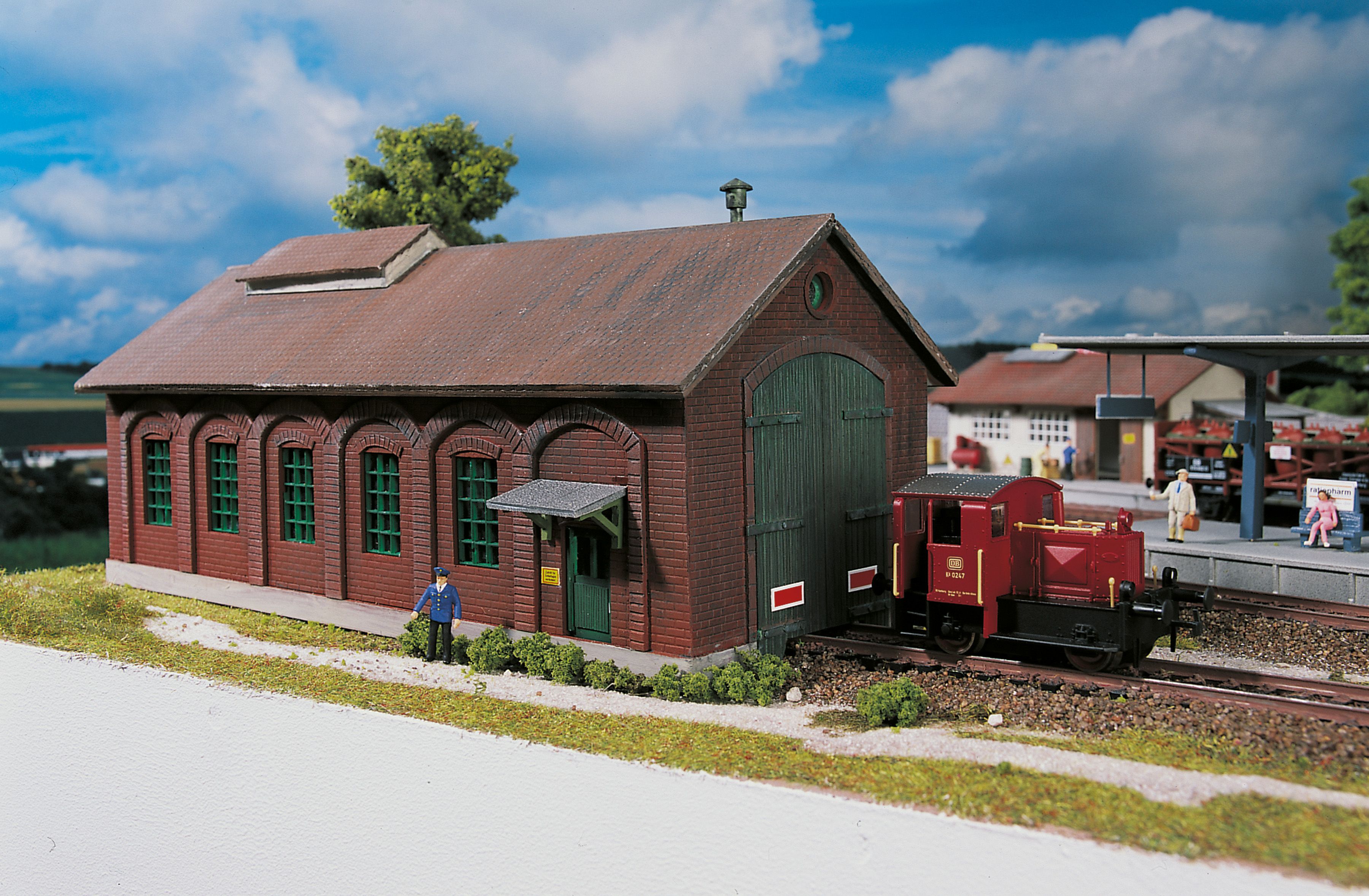 61823 Piko - Lokschuppen Burgstein - Spur H0