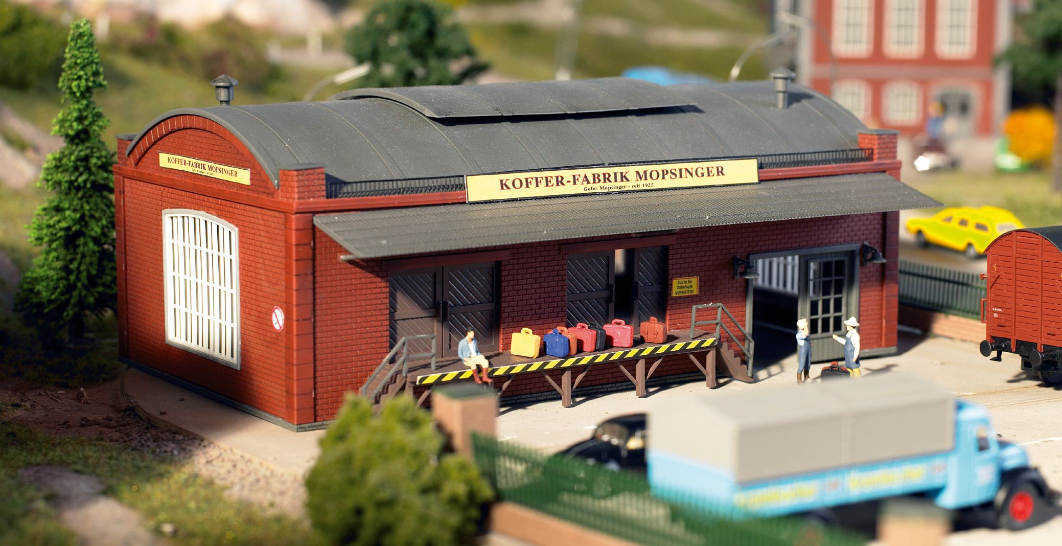 61833 Piko - Koffer-Fabrik Mopsinger - Spur H0