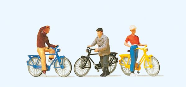 10515 Preiser - Stehende Radfahrer am Bahn�be - Spur H0