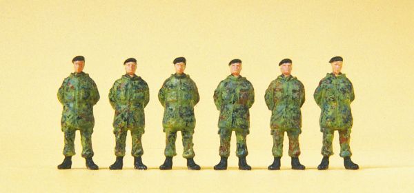 16840 Preiser - Soldaten stehend. Parka. Bare - Spur H0