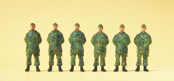 16842 Preiser - Soldaten stehend. Feldm�tze. - Spur H0