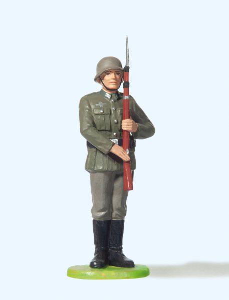 56003 Preiser - Soldat stehend, Gewehr pr�sen - Spur 2m / G