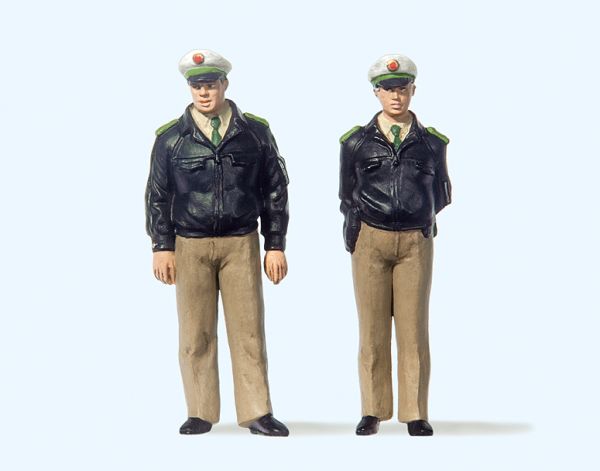 63100 Preiser - Polizisten stehend. Gr�ne Uni - Spur 1