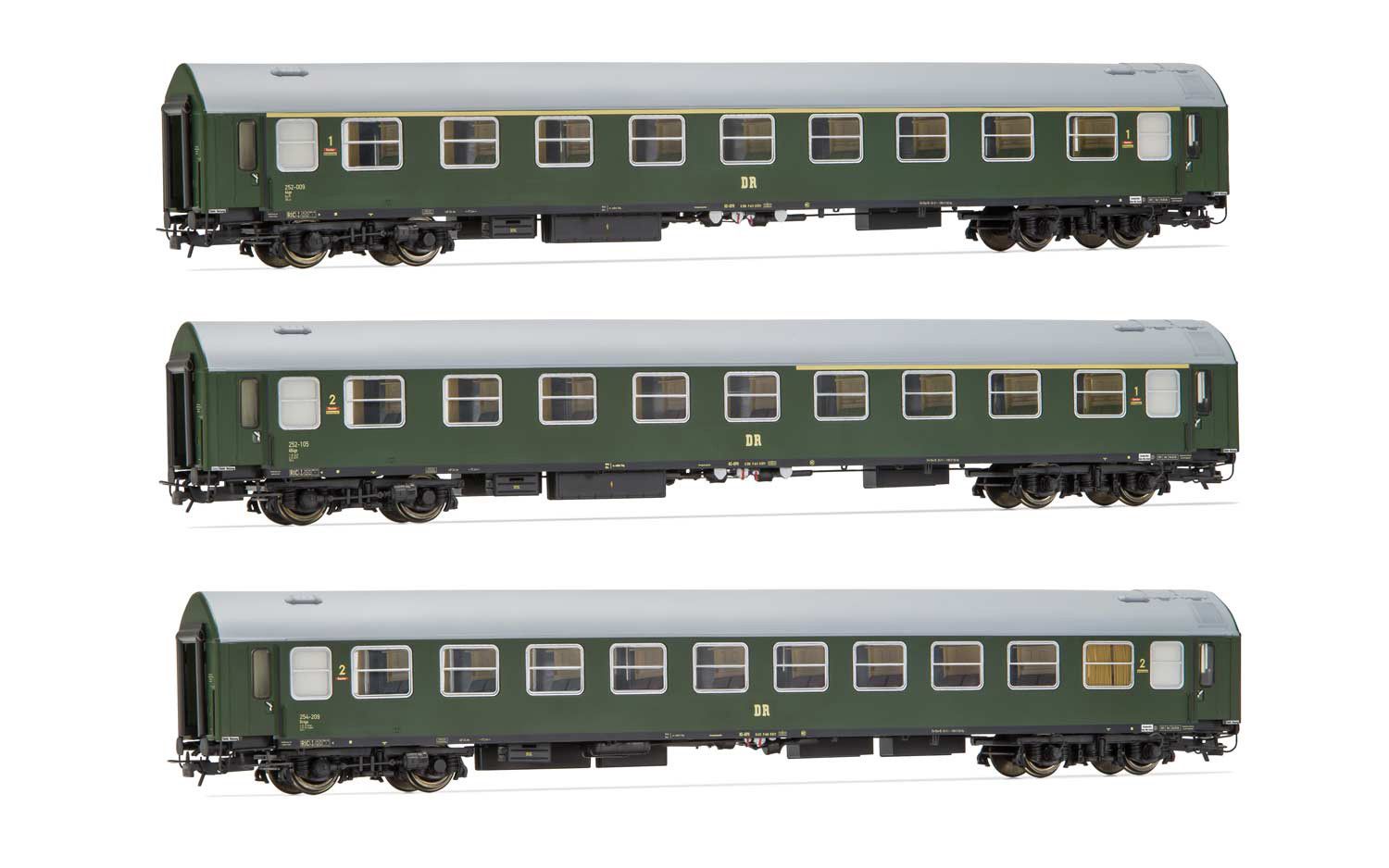 DR, 3tlg-Set, Reisezugwagen, grün, 1 und 1/2Kl. und Schlafwagen Epoche III