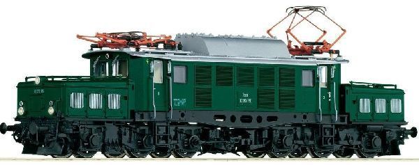 Aufbau: tannengrün, Fahrwerk und Rahmen: schwarz, Räder: schwarz, ohne Dachvorbau, Neubaulüfter Vorbauten/Dach, 2 Frontfenster, Neubau-Spitzenlichter, Pantograph BBÖ Bauart III mit Doppelwippe