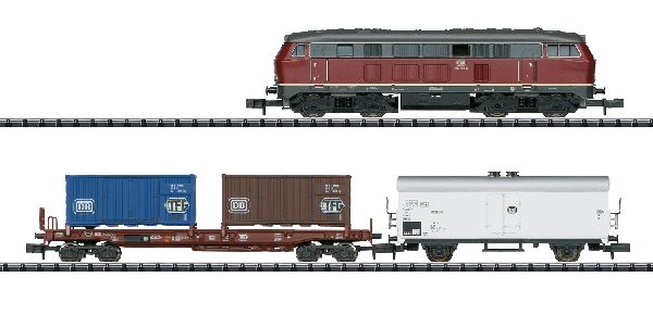 ohne Gleise und ohne Trafo bzw. Netzteil/Regler! Lokomotive mit digitaler Schnittstelle. 5-poliger Motor, 4 Achsen angetrieben. 3-Licht-Spitzensignal. Wagen mit Kinematik für Kurzkupplung.