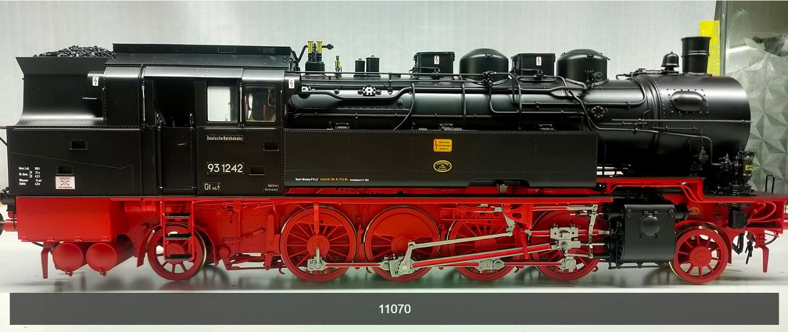 Bw Eisenach, rot/schwarz, 2x DRG Lampe, Sandkästen eckig, mit Glocke, Oberflächenvorwärmer seitlich oberhalb Zylinder