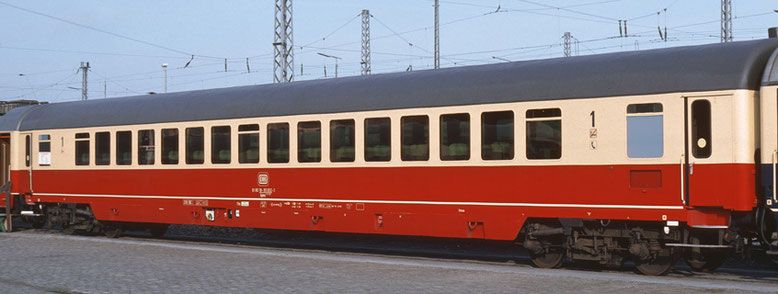 Beschriftungsvarianten A-B, 1. Klasse, Großraumwagen, purpurrot/elfenbein, Schürze purpurrot, Messing-Handarbeitsmodell